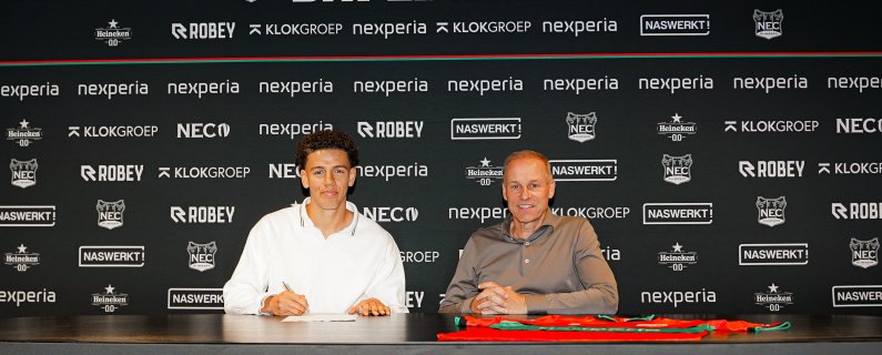 N.E.C. huurt Clement Bischoff van Red Bull Salzburg