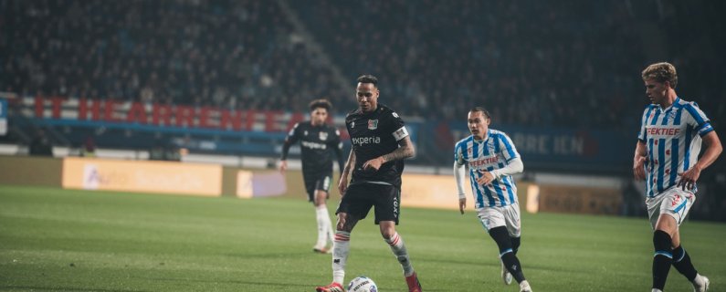 N.E.C. onderuit bij sc Heerenveen