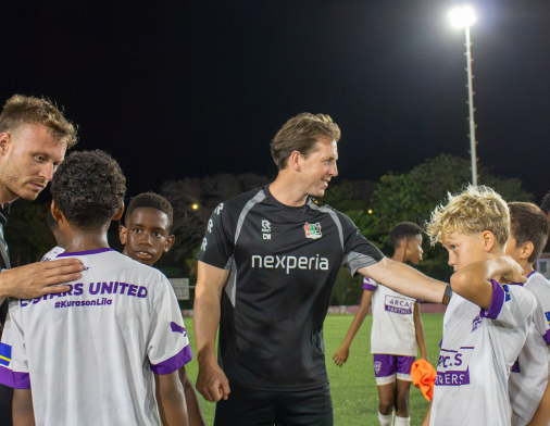 N.E.C. Voetbalacademie geeft trainerscursus op Curaçao